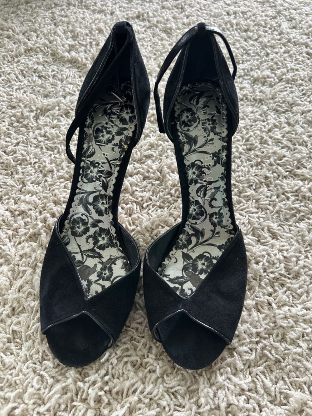 White House Black Market Womens Size 9 Black and Silver Floral Heels
